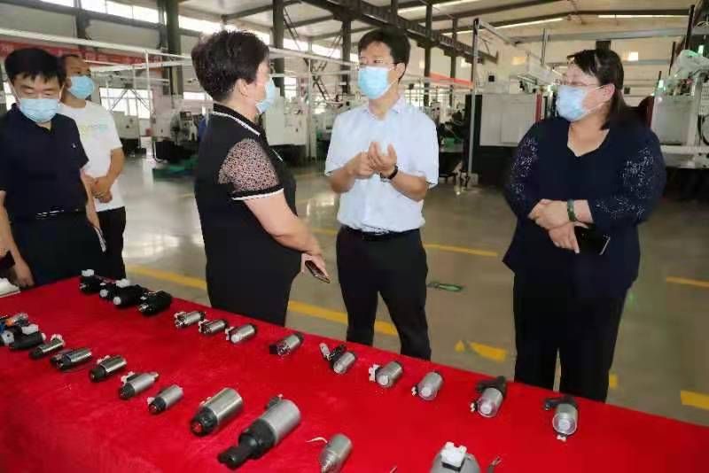 白虎嫩粉嫩少女插入安阳市市长高永一行莅临我公司参观调研